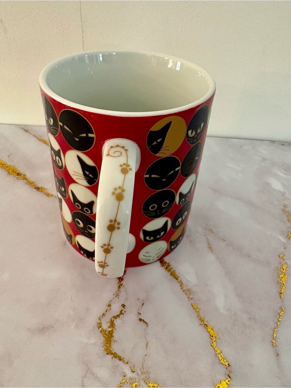 Red Cat Pattern Ceramic Mug - Picture 3 of 5